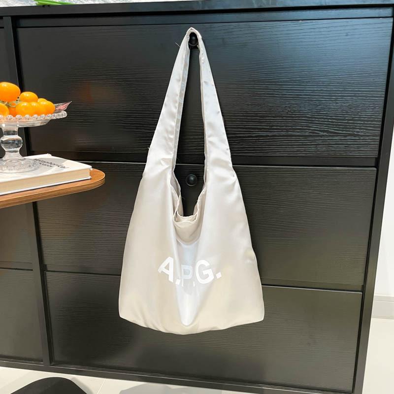 

Корейская нишевая дизайнерская сумка-тоут 2025 женская повседневная сумка большой вместимости для досуга и моды, на плечо, ручная сумка серебряный