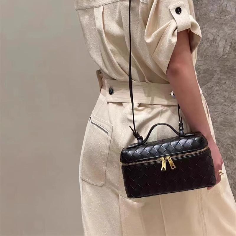 VI New Woven Box Bag Casual Fashion Handbag Leather Shoulder Crossbody Lunch Box Bag Women's Bag