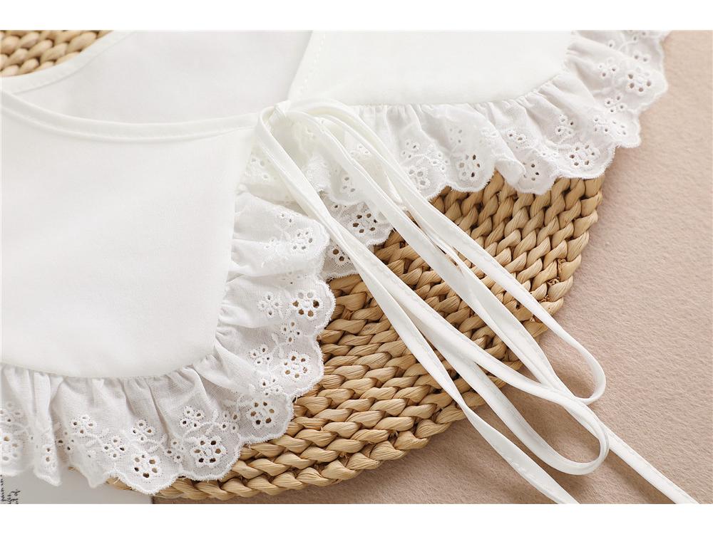 Dames Capelet met Kantversiering: Zomerwit Zonnebescherming met Strikkraag