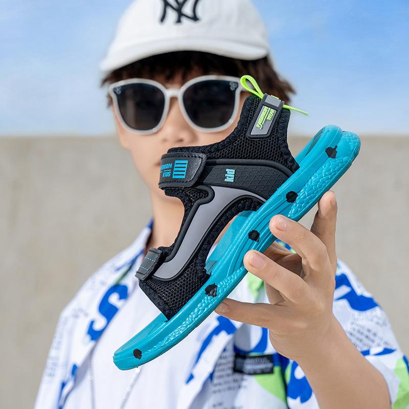 Casual boys lightweight beach sandals boys soft sole primary school students high heels medium and large waterproof new summer 2025