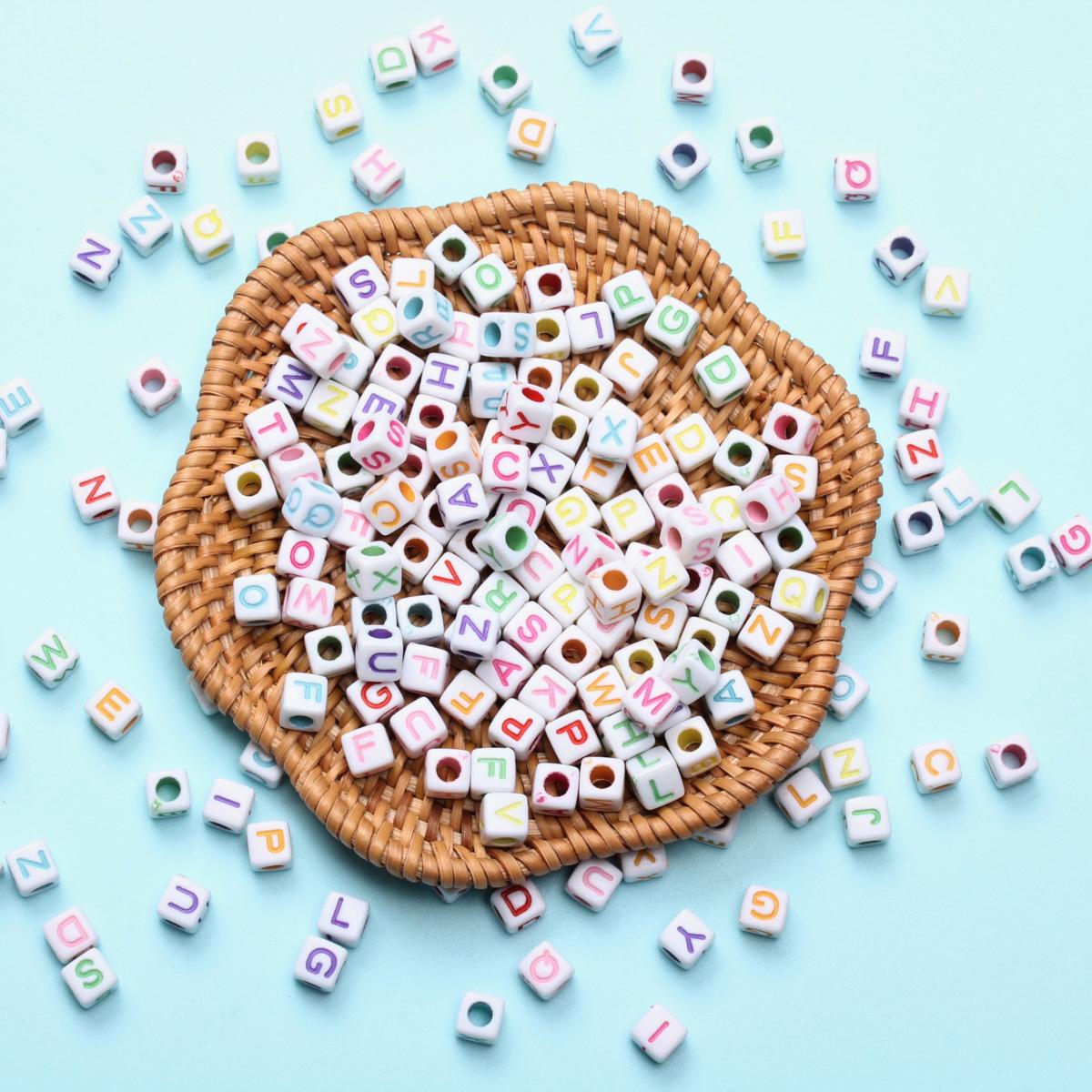 

Квадратные бусины ручной работы с буквами, 200 шт., ювелирные аксессуары, свободные бусины, плоские бусины, акрил, разные цвета Color white square