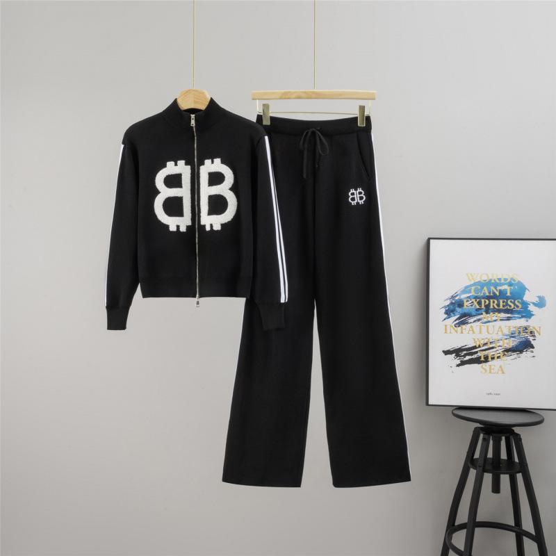 

Stylish Autumn/Winter Women s Knitted Cardigan & Wide-Leg Pants Set with Stand Collar Zipper One Size чорний