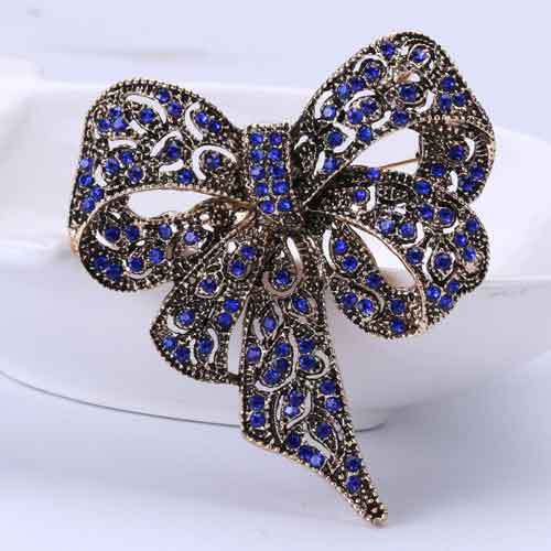 

Ретро, ​​чорна брошка з великим бантом. Жіноча індивідуальна брошка зі стразами. Жіночий одяг. синій