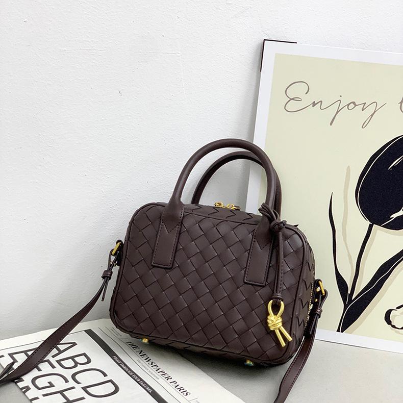 

Женская сумка-коробка квадратной формы из натуральной кожи ручной работы 2024 года — ручная сумка, сумка через плечо, сумка-мессенджер, сумка для поездок на работу и сумка-бостон 23.5*17.5*10 cm