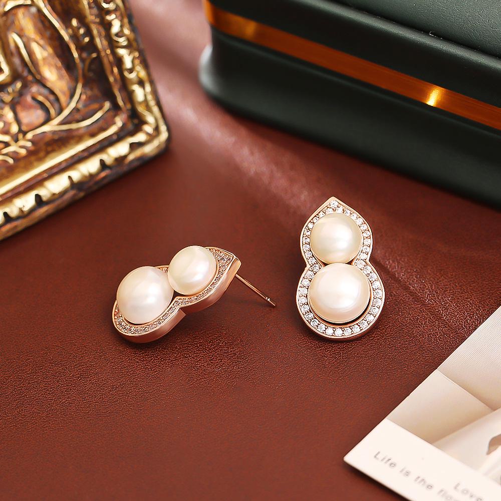 Natural Freshwater Pearl Gourd Necklace & Chinese-Style Earrings Set: Elegant, Versatile, and Luxurious Choker for a Sophisticated Look.