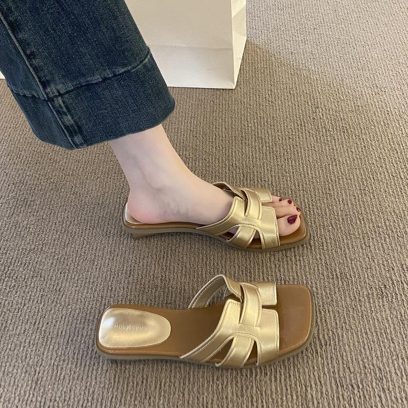 Korean Version of Xiaoxiangfeng Soft-soled Cool Slippers, Wearing Versatile Fashion with Skirt Slippers 2025 Summer New Beach Shoes