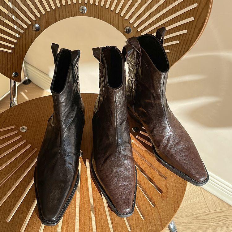 Kleine kurze Stiefel Damen 2025 neue Martin-Stiefel V-Ausschnitt nackte Stiefel spitz zulaufend Mode braun dicker Absatz Western-Cowboystiefel Damen