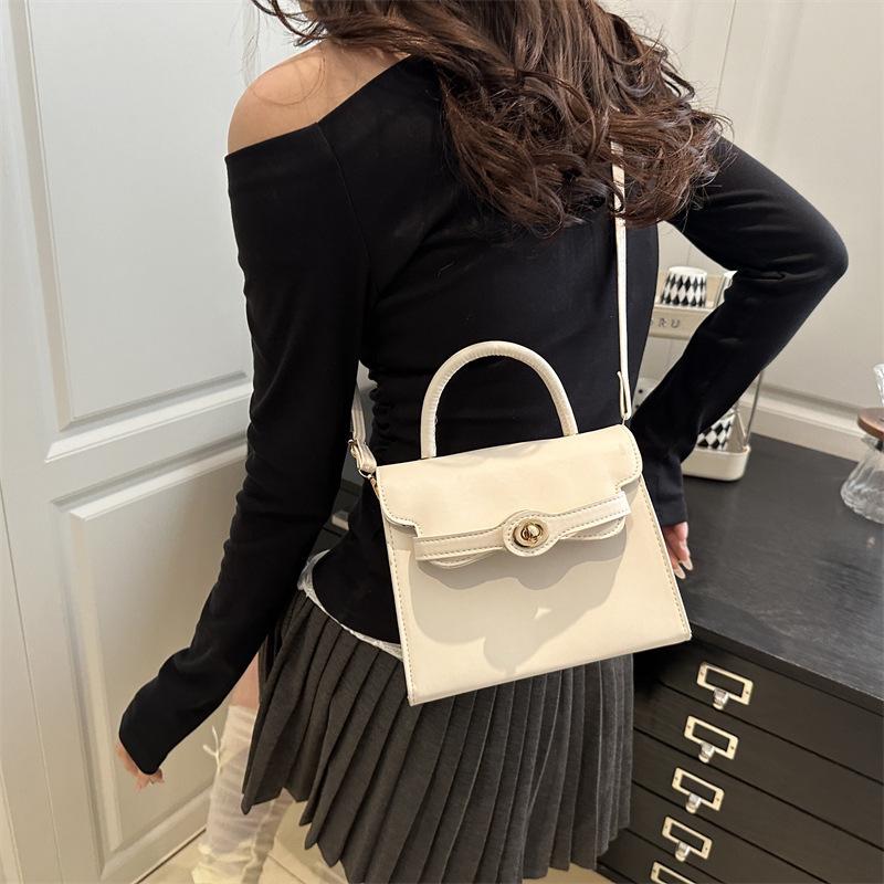 Korean Version of Fashion Portable Small Square Bag 2025 Spring New Trend Versatile Shoulder Bag High Sense Casual Messenger Bag