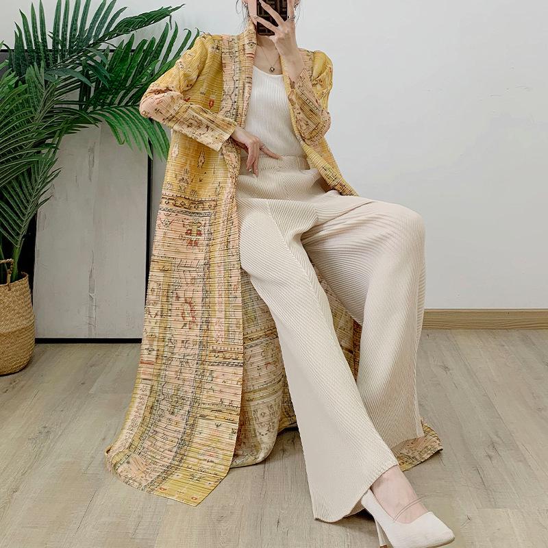 2024 Autumn Women's Arabic Print Pleated Cape Jacket