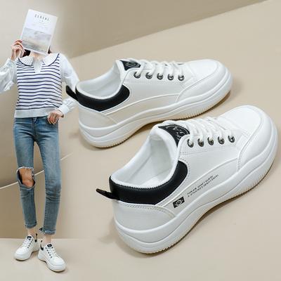 Ins version coréenne de chaussures blanches pour femmes 2024 automne nouvelles chaussures de skate étudiantes à semelles compensées augmentant la hauteur street style décontractées pour femmes