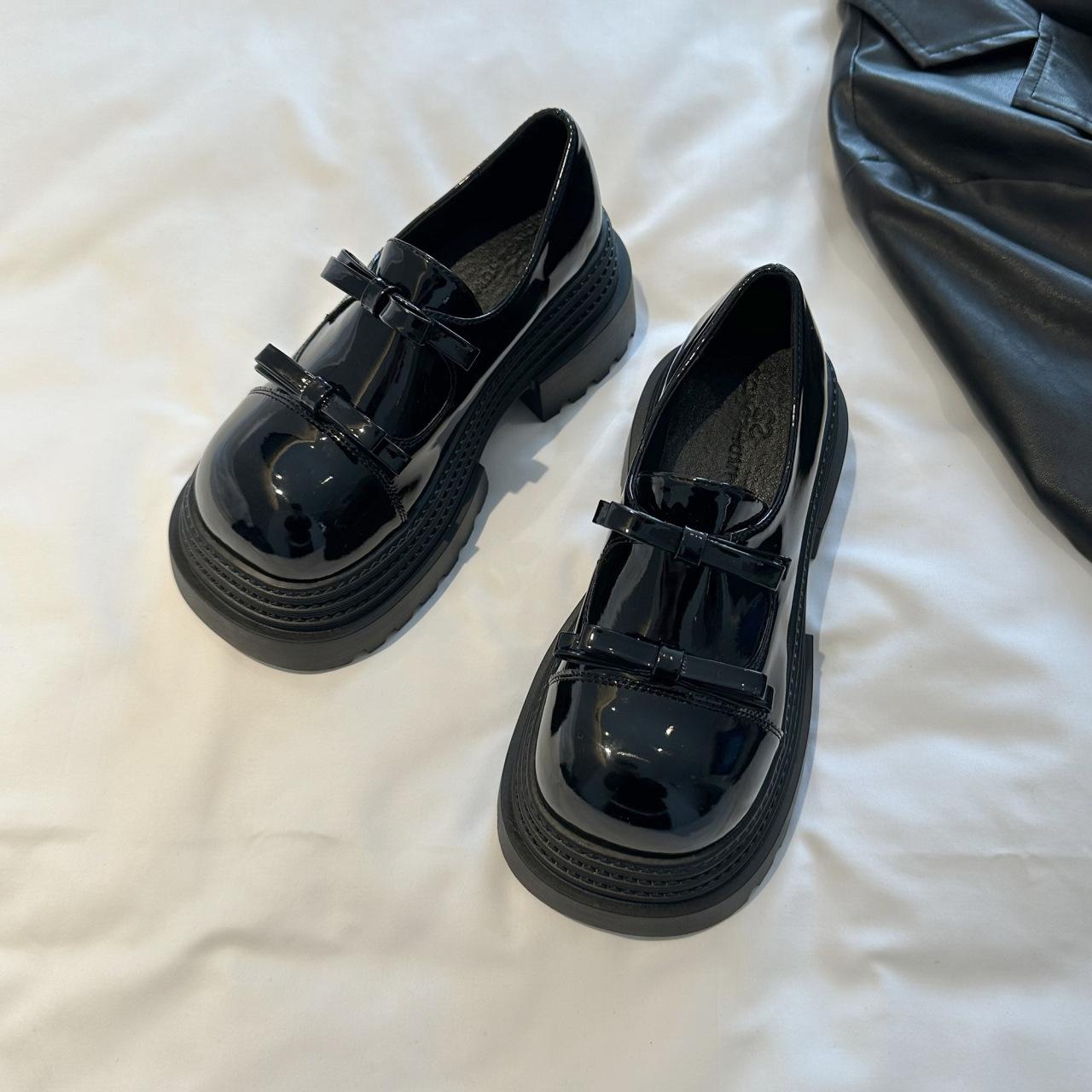 

Muffin platform small leather shoes women s 2025 autumn new retro British style versatile height increase with skirt loafer single shoes 40