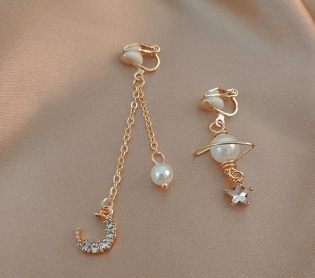 

Asymmetrical resort- high-end earrings One Size