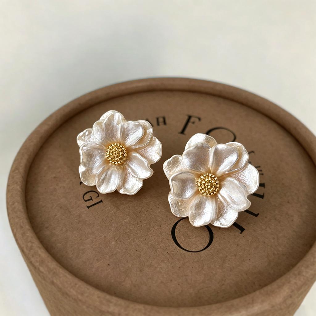 18k Gold Plated Resin Camellia Stud Earrings, Sweet Fresh Flower Earrings For Women Elegant Daily Jewelry