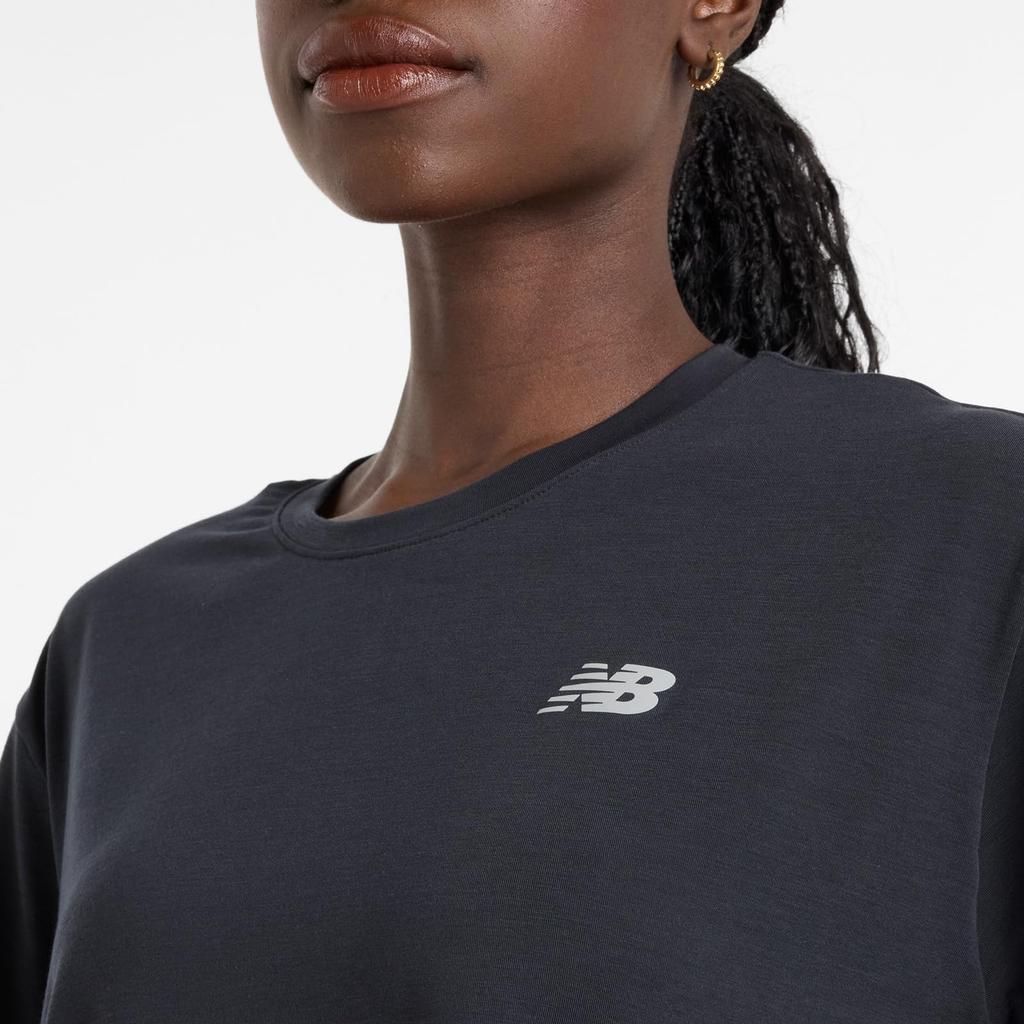 WT51133 Drapey Relaxed Short Sleeve BK [New Balance] T-Shirt (WT51133) Women's (Black)