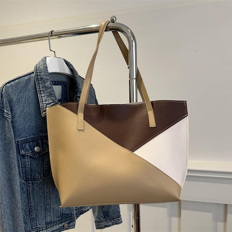 

Простая сумка-тоут большой вместимости 2025 новая модная зарубежная сумка через плечо сумка для поездок на работу популярная текстура женская сумка в этом году хаки