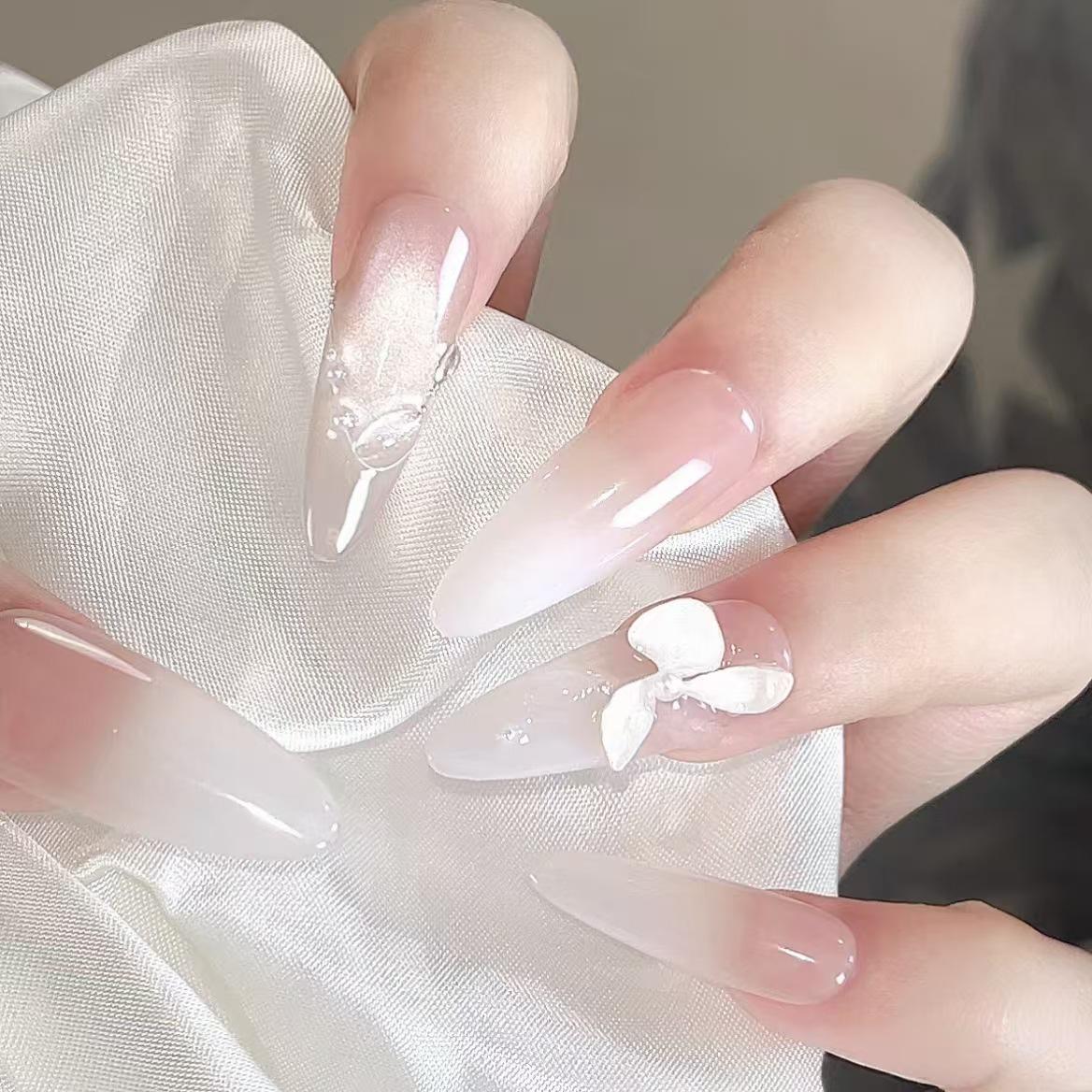 Xu Yan s Milky White Gradient 3D Flower Handmade Press-On Cat Eye Nails with Rhinestones Small