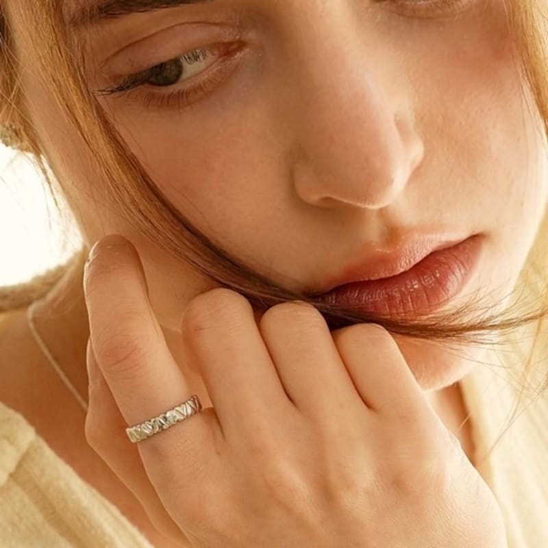 BELLOOGGI Heart Texture Band Ring