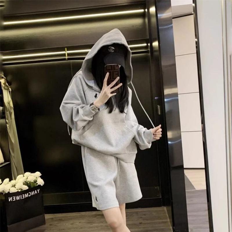 Set Casual Sportiv pentru Femei Plus Size, Primăvara Devreme, Top cu Glugă & Pantaloni Scurți, Două Piese, Capacitate 300 Lire