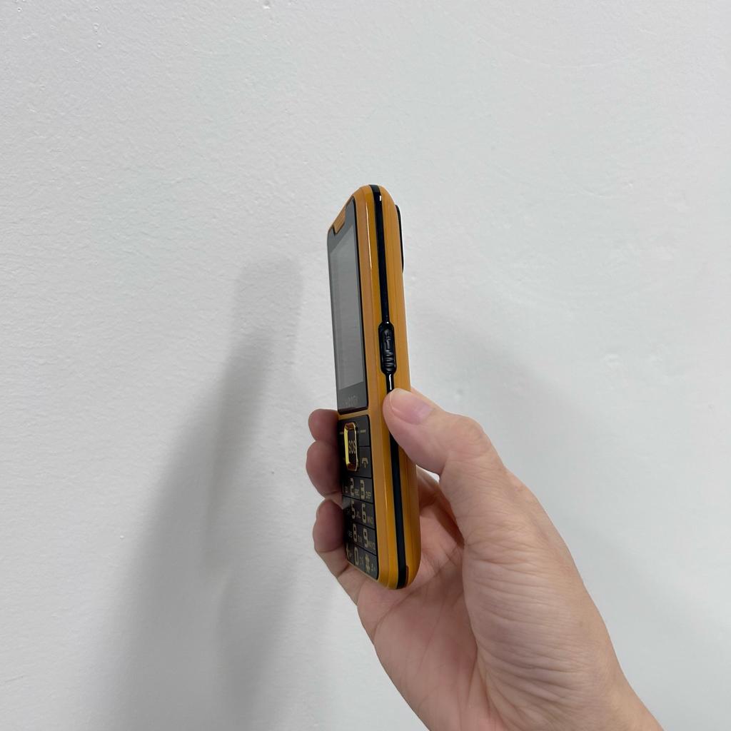 Nový YEEMI K3 GSM 2G mobilní telefon 2,4 palce HD Dual SIM 2500mAh Velká baterie Svítilna Type-C Fotoaparát Super tenký Tlačítkový telefon Pro seniory a studenty