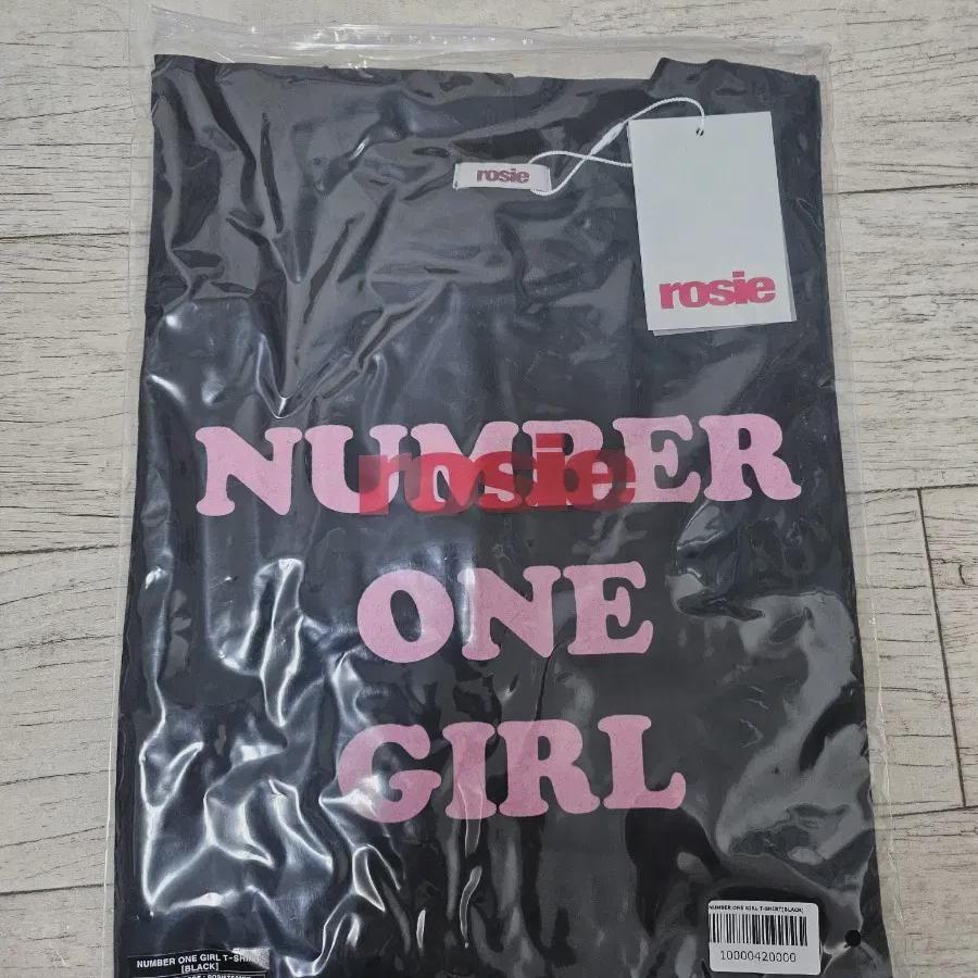

Футболка Rose Rosie Number One Girl + партия Apartment Cup