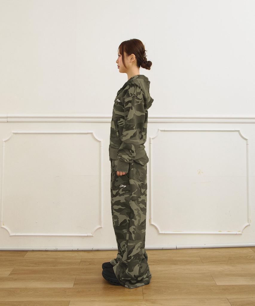 Tansanmageunesyum Juyoung X Tansan Studded Sweatpants (Camo Khaki)