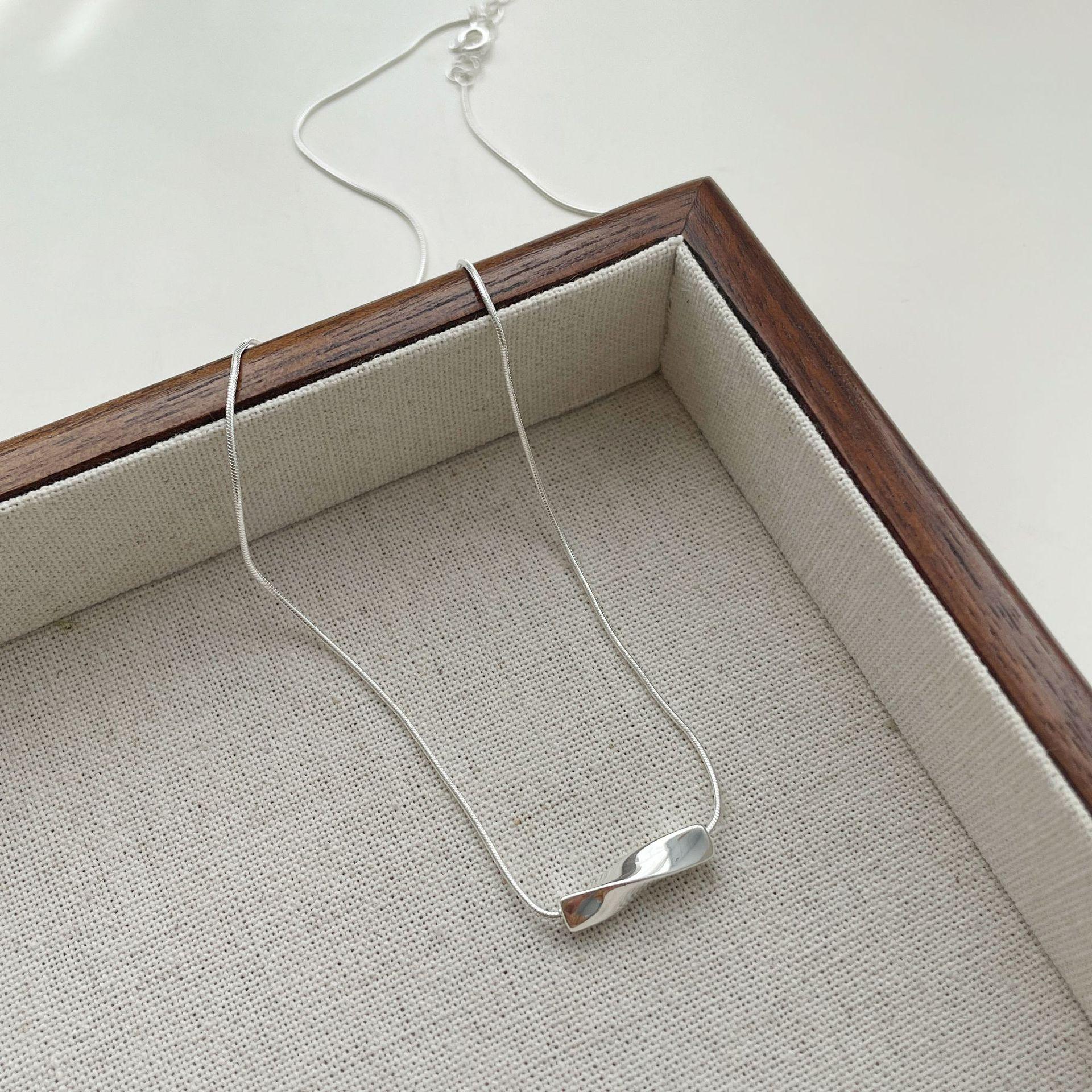 

S925 sterling silver geometric necklace female niche design high-end sense simple and versatile Korean version snake bone chain 925 silver