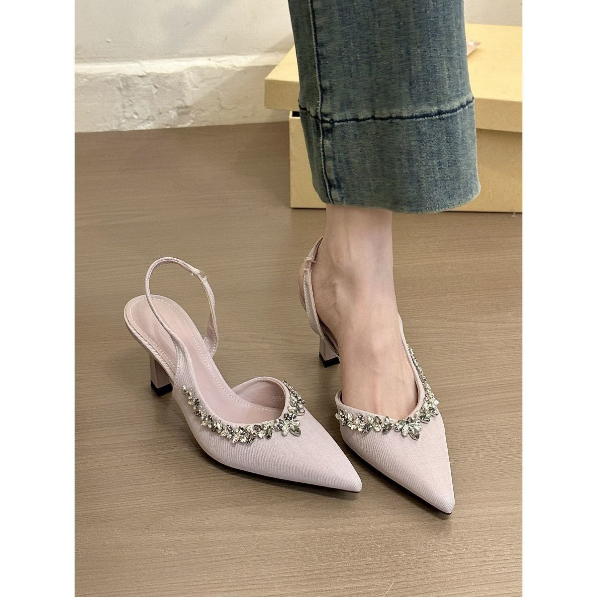 

Фиолетовая красавица темперамент остроконечные стразы сумка голова пустые сандалии женские весенние боковые пустые эластичные ленты высокие каблуки туфли 38