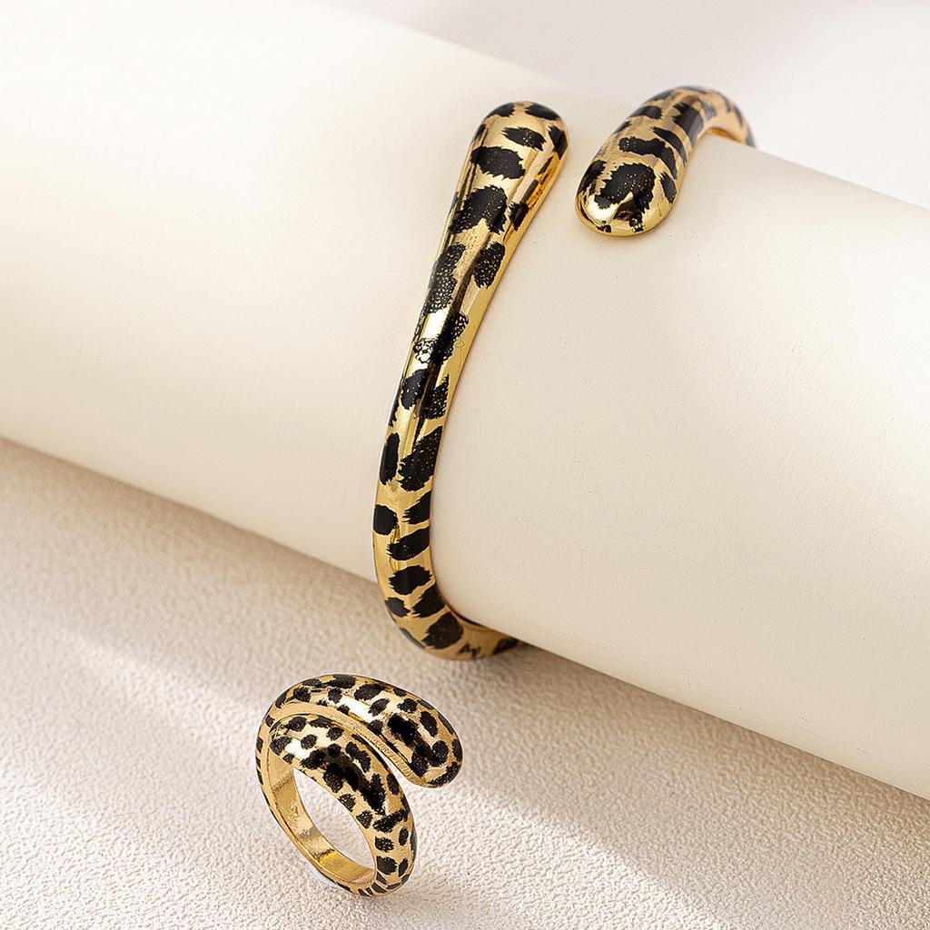 Stylish Leopard Pattern Jewelry Set Adjustable Open Bracelet and Ring Handmade Accessories for Fashion Enthusiasts