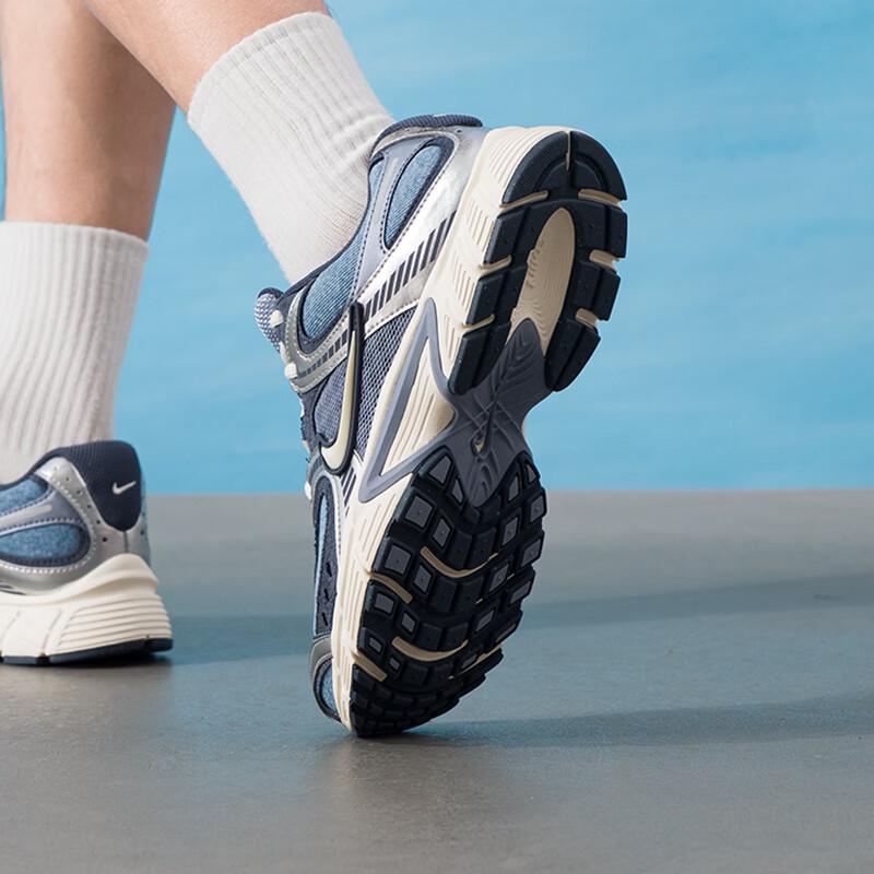NIKE Men's V5 Sport Casual Shoes