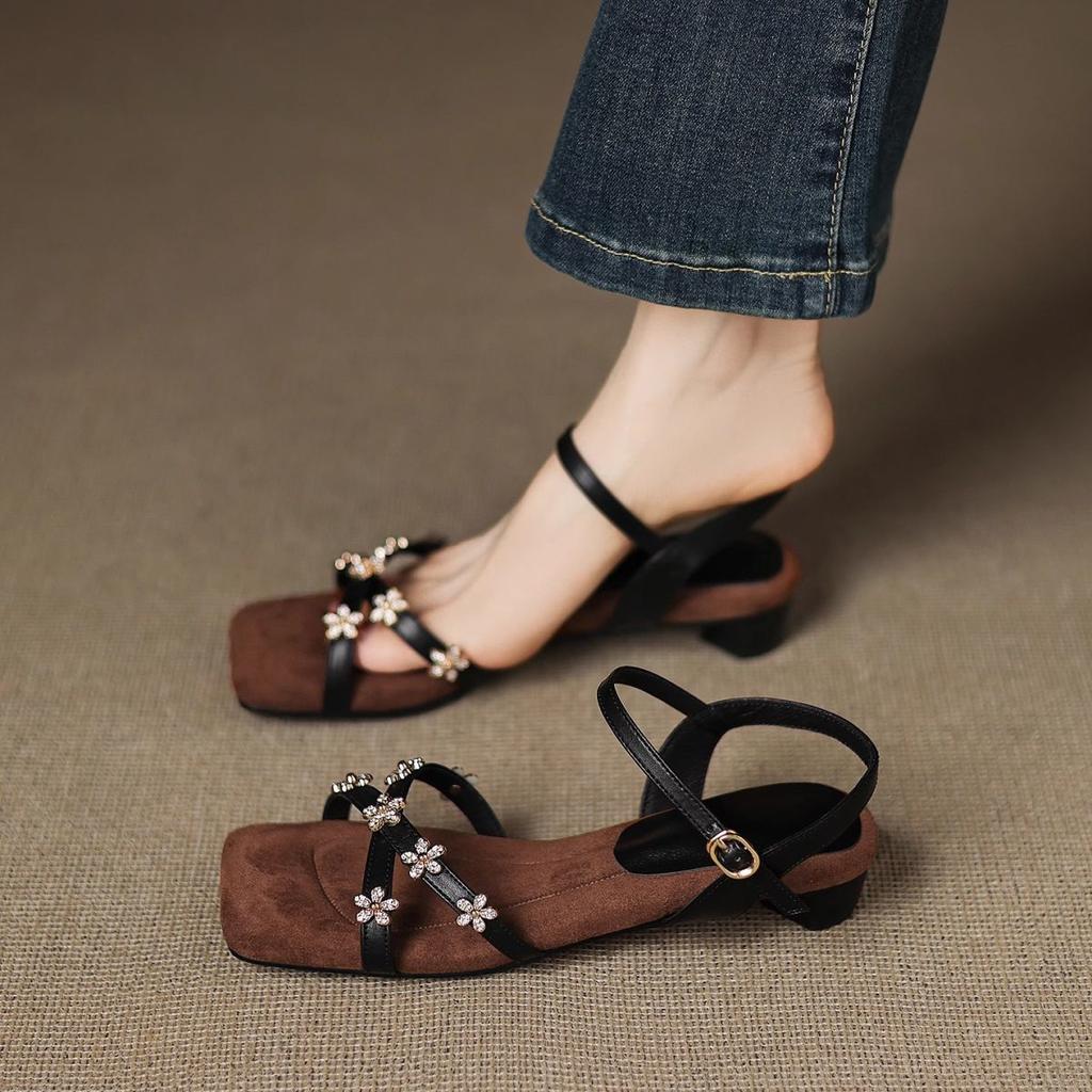 2025 new small sandals for women's summer outer wear, feeling of stepping on shit, low heels, sweat-absorbing soft soles, not tired feet, thin str