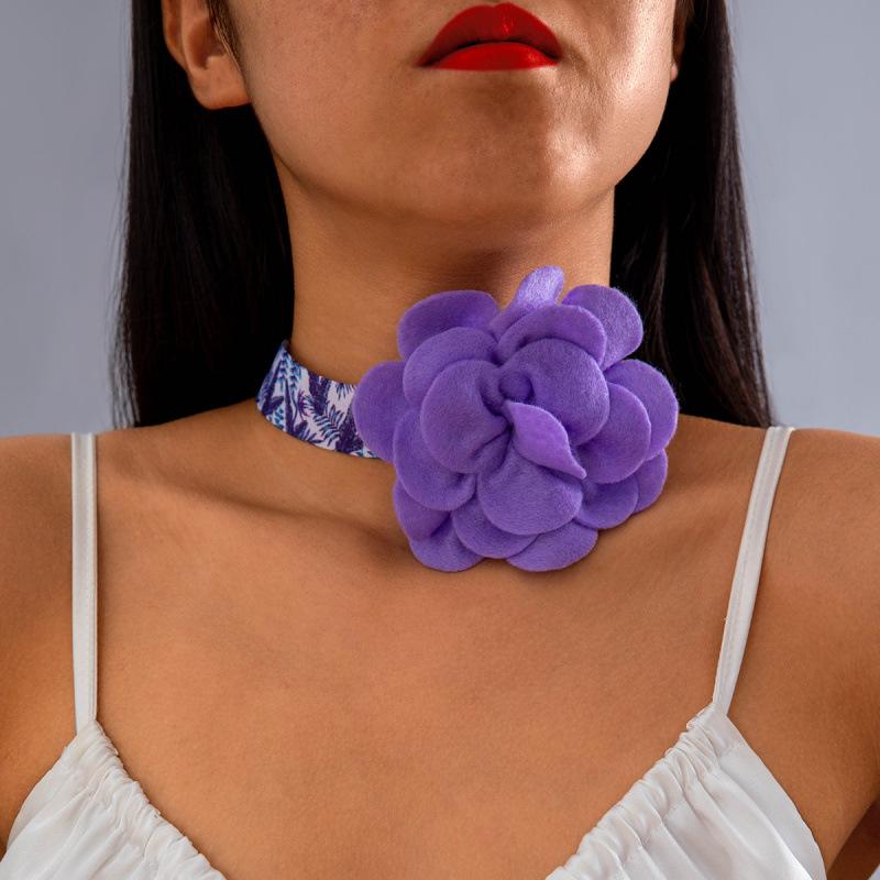 Party short feather collar temperament elegant three-dimensional white flower necklace necklace necklace women