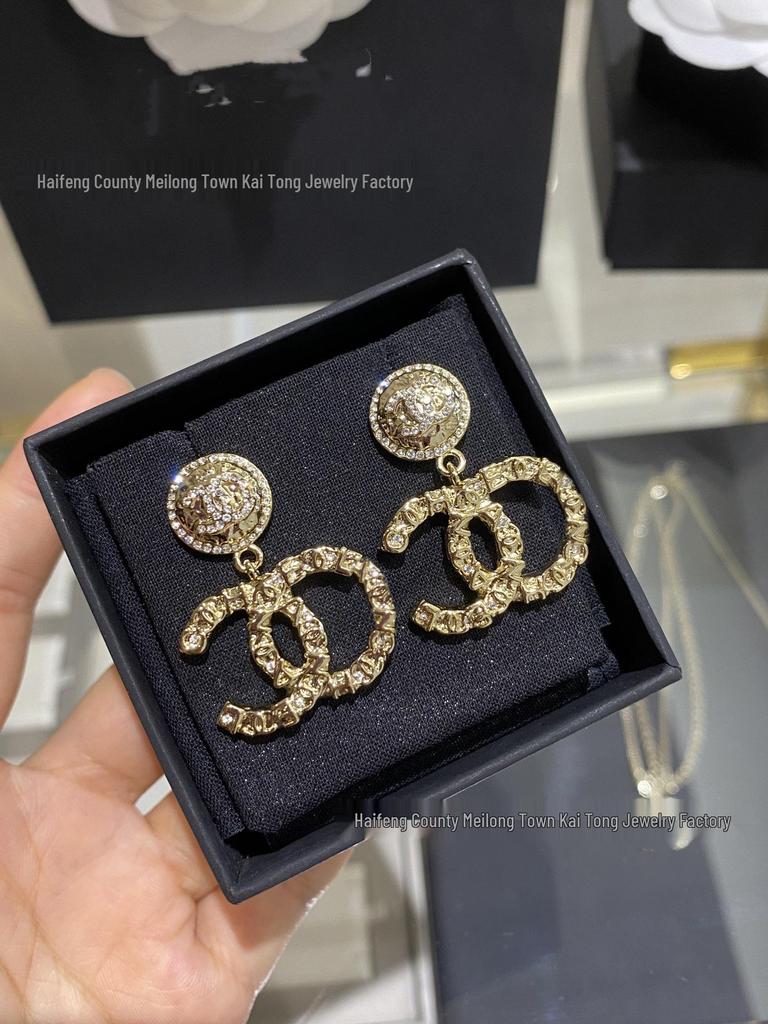 Classic Bi-Color Pearl & Black Bead Dangle Earrings: Versatile, Light Luxury Style