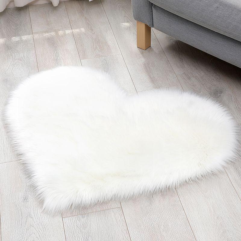 Nordic Style Plush Heart-Shaped Rug - Imitation Wool Love Heart Blanket, Ideal for Weddings and Home Décor
