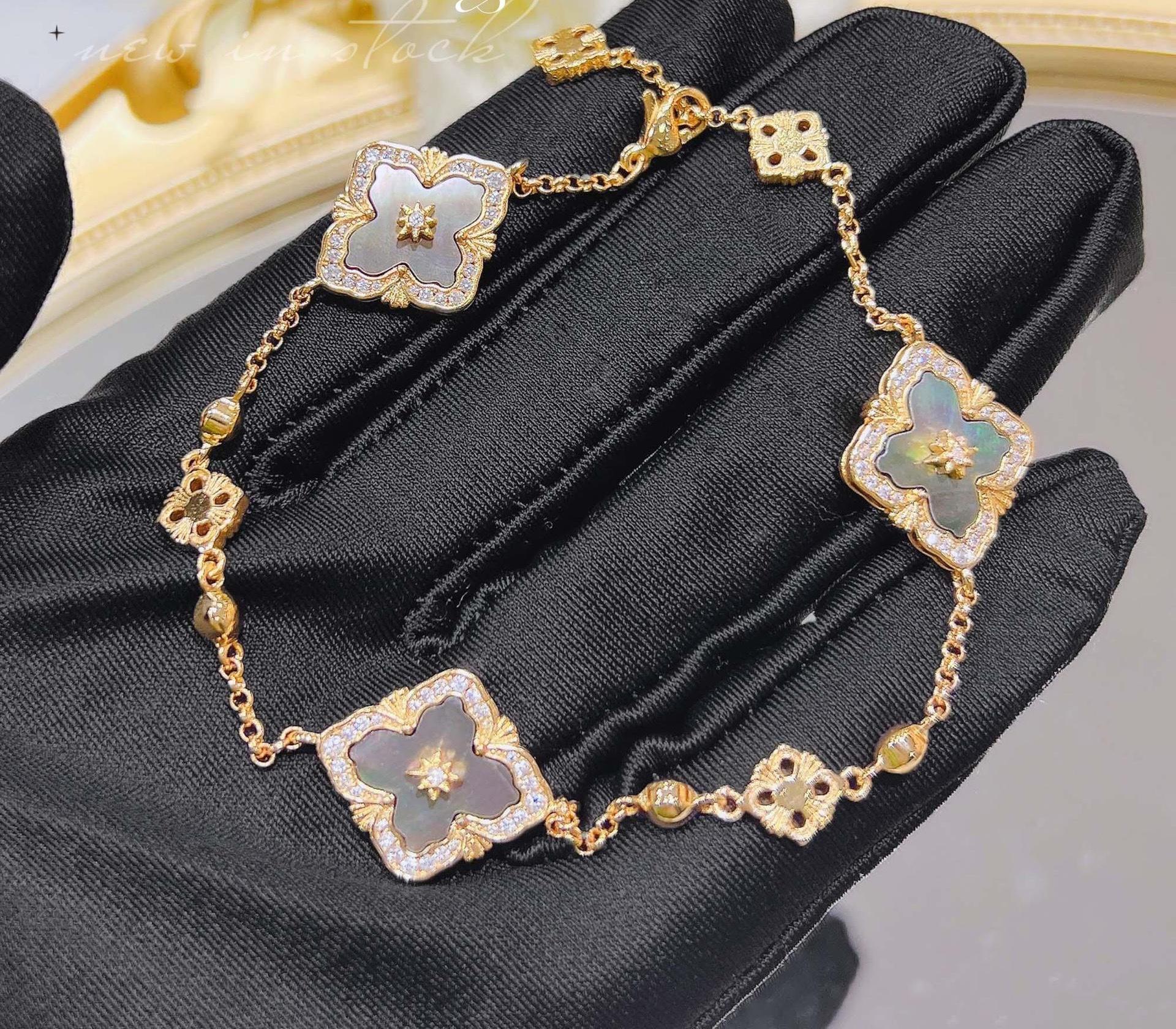 

Italian Retro Court Style Blati White Fritillary Set Four-Leaf Clover Bracelet Agate Necklace Ring
