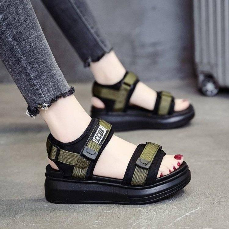 

Спортивные сандалии женские лето 2025 новые модные туфли-маффины для папы на толстой подошве танкетка на плоской подошве пляжная обувь 40