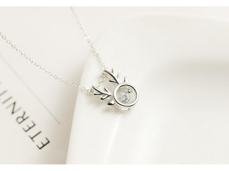 Lively Antler Necklace with Dancing Heart - S925 Sterling Silver Clavicle Chain Christmas Gift for Women