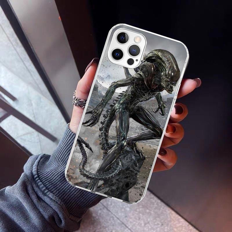 Alien Vs Predator Painted Phone Case For iPhone 17 Air 16 15 Pro Max 14 Plus 13 Mini 12 11 Cover 7 8 SE Silicone Shell Print Fun