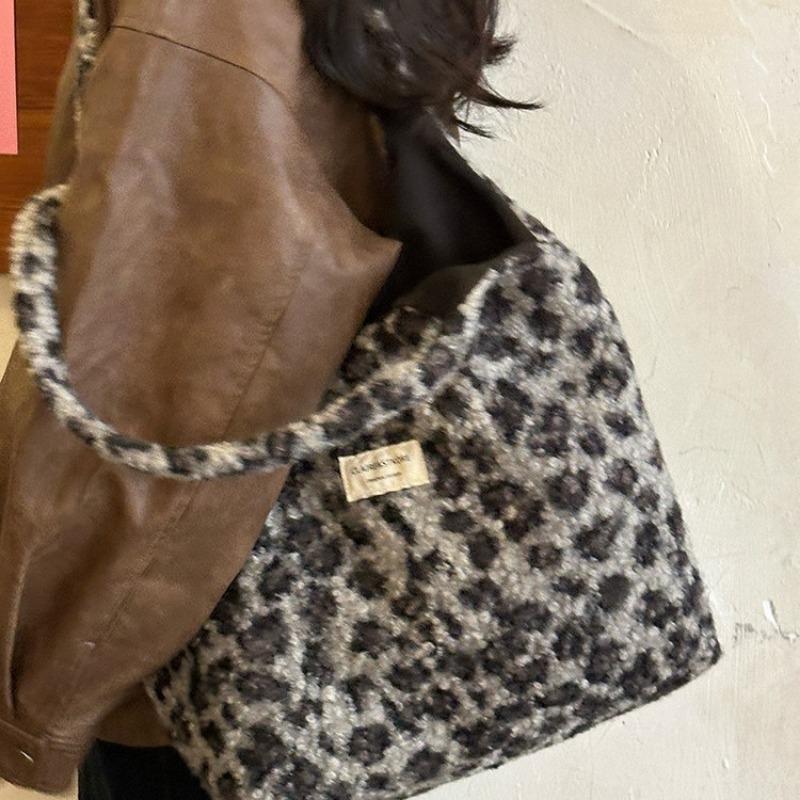 Korean Retro Leopard Print Tote Bag New Fashion College Style Underarm Bag Large Capacity Casual Plush Shoulder Bag