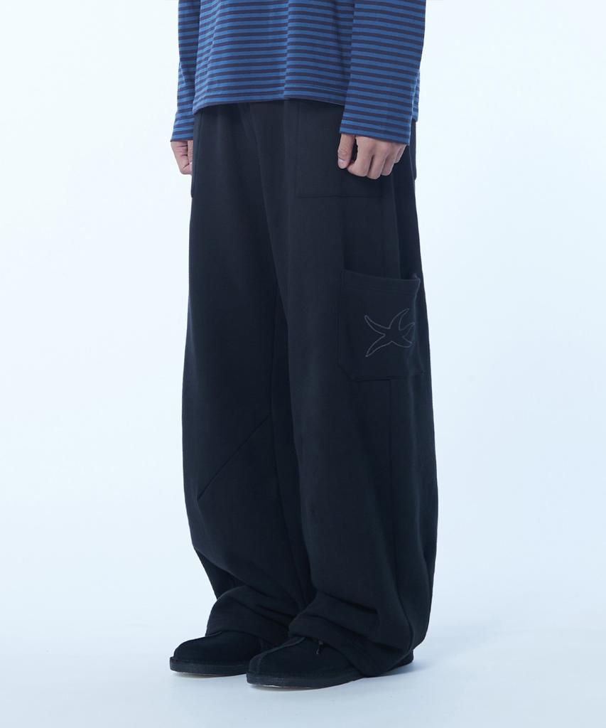 THE COLDEST MOMENT Tcm Cargo Logo Sweat Pants (Black)