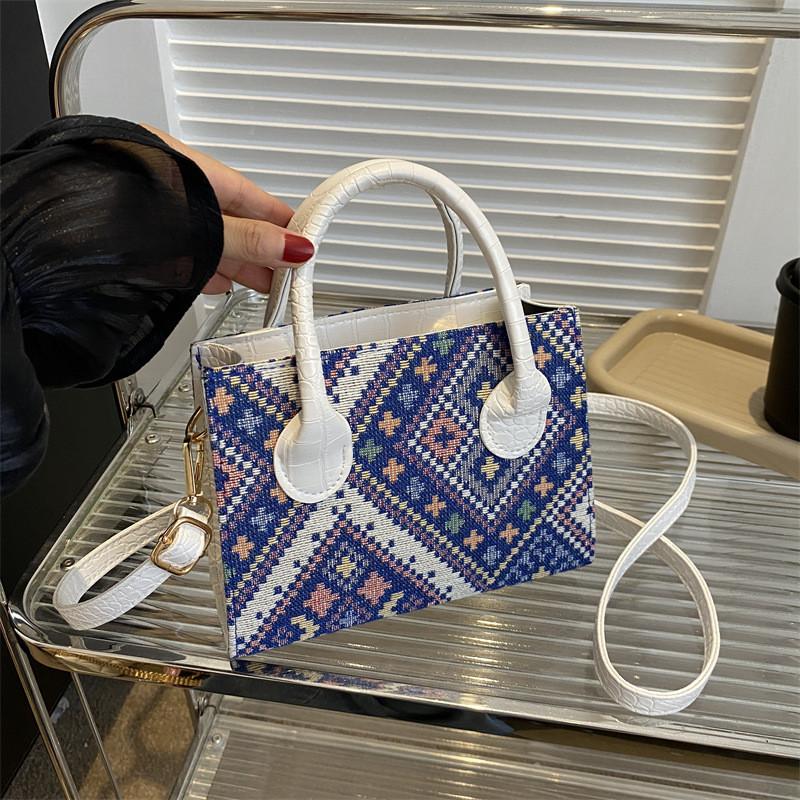 Street Style Pu Small Square Bag With Zipper Closure For Daily Use