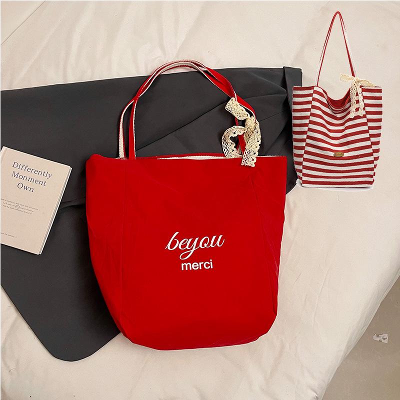 

Korean Style Nylon Shoulder Bag - Large Capacity Commuting Tote with Striped Canvas Design червоний
