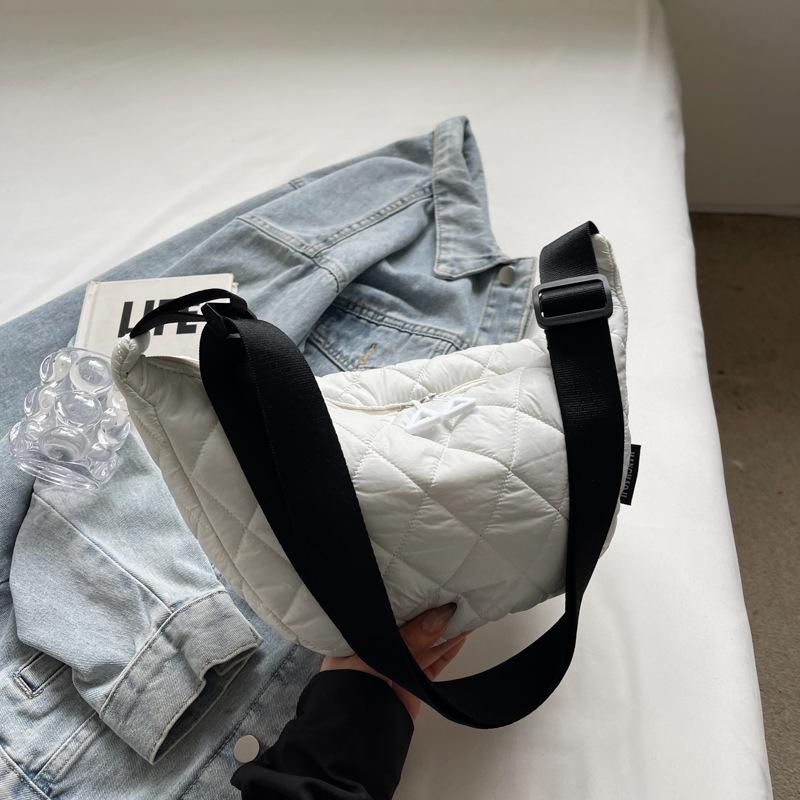 Autumn and winter pleated rhombus embroidery thread Oxford cloth bag 2025 new lightweight dumpling bag simple casual shoulder bag