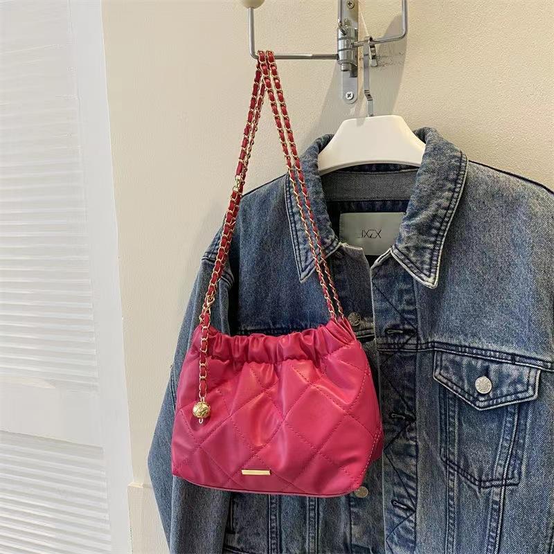 

Women s bag high-end small bag 2025 new diamond chain bag popular single shoulder crossbody bucket bag розы красного