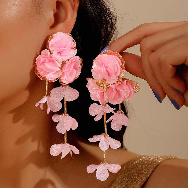 New Fashion Pink Mesh Flower Long Tassel Pendant Earrings for Women Elegant Metal Petals Romantic Earring Beach Vacation Zircon