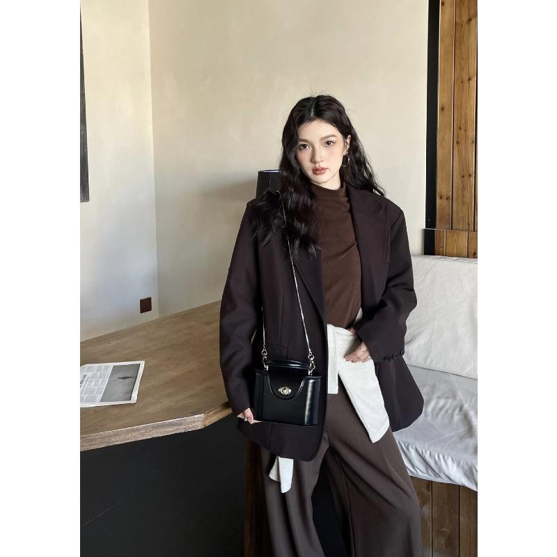 Small and exquisite box bag, hand carry small bag, women s new chain bag, mini crossbody small bucket bag.