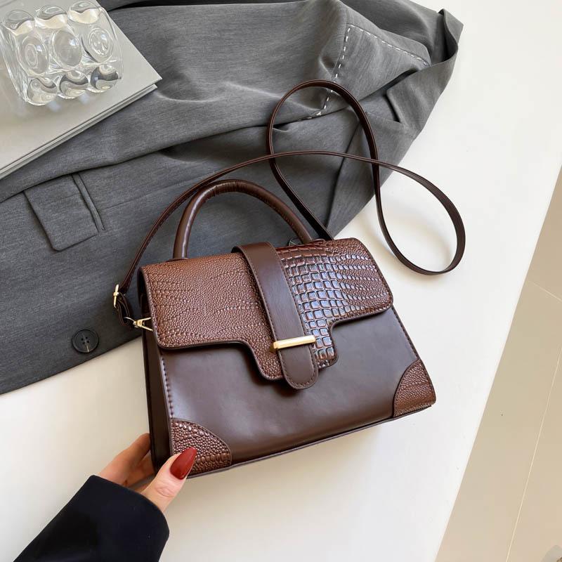 Ladies bag versatile new fashion handbag new fashion shoulder messenger bag 2025 spring small square bag
