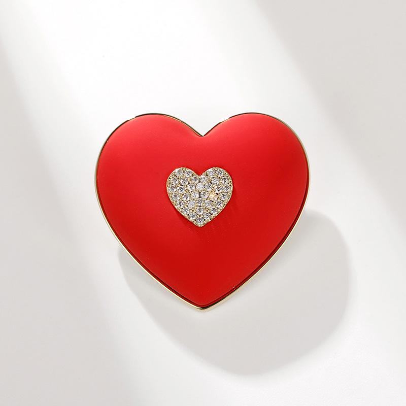 Bo Xin Yun Red Heart Zirconia Brooch – Fashionable Heart-Shaped Pin for Clothing