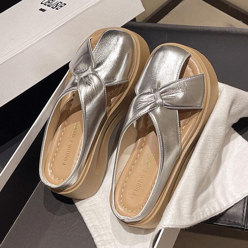 

Hollow and breathable silver thick-bottomed bag head half slippers women s skirt one pedal lazy cool slippers women s summer wear 40 серебряный