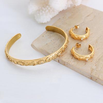 Französischer Hofstil verblasst nicht, Eleganter Temperamentstil, Nischen-Mode-Armband Relief Dreidimensionales Ohrring-Set