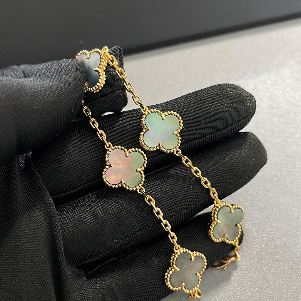 Bracciale in Giada Quadrifoglio – Eleganza Naturale, Fortuna Senza Tempo